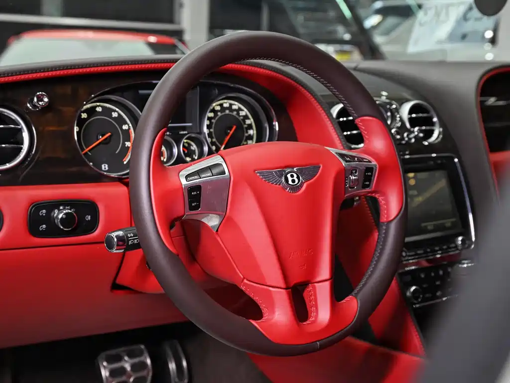 Bentley Flying Spur 2019 — фото 16