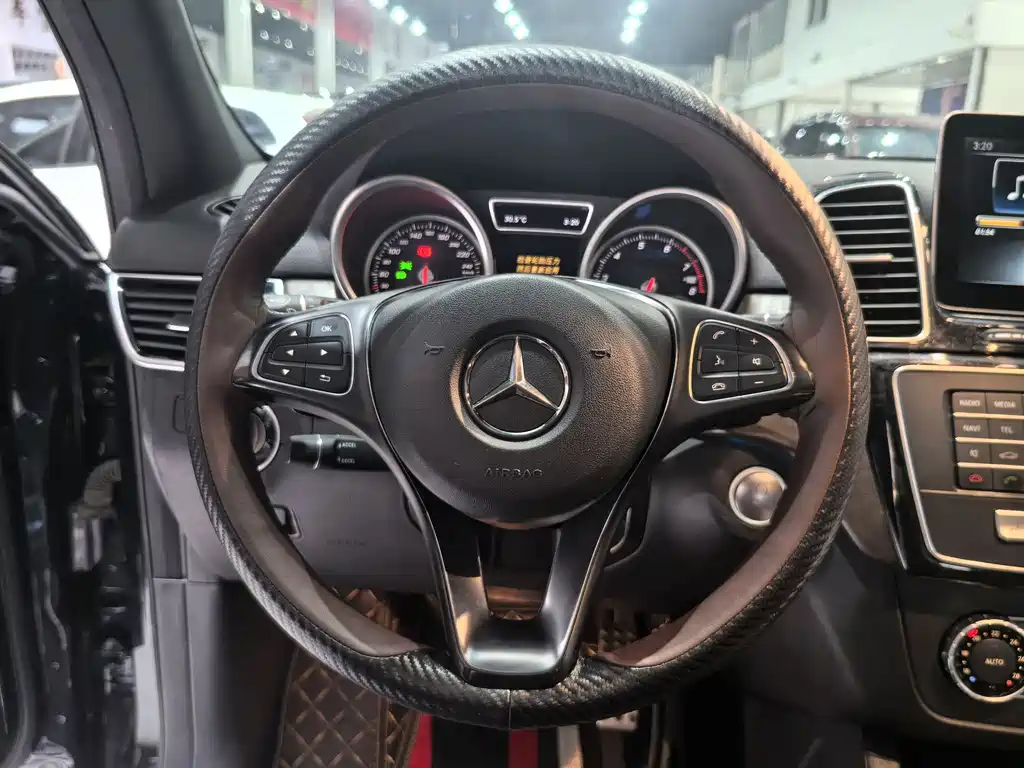 Mercedes-Benz GLE 2017 — фото 11