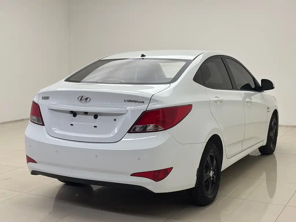 Hyundai Verna 2015 — фото 4