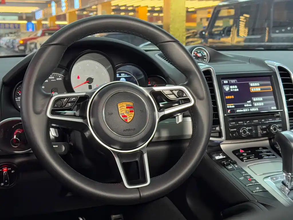 Porsche Cayenne 2015 — фото 23