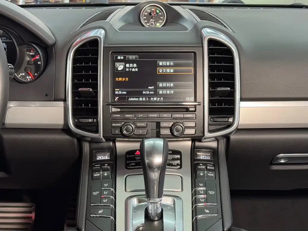 Porsche Cayenne 2015 — фото 21