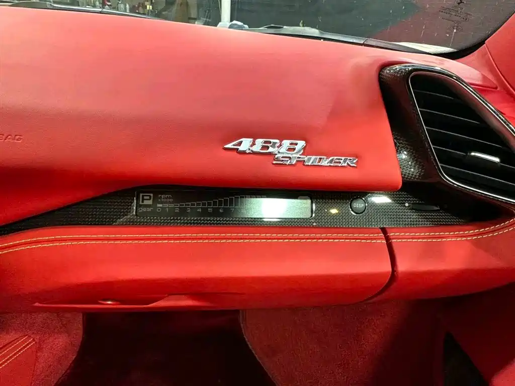 Ferrari 488 2018 — фото 12