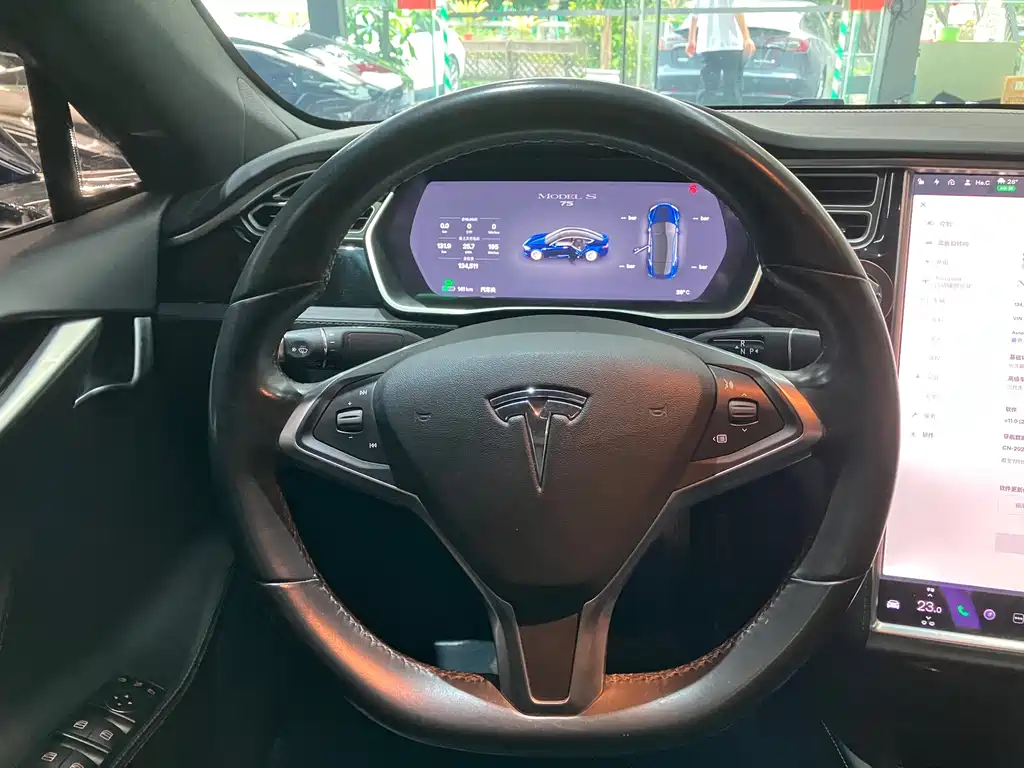 Tesla Model S 2017 — фото 12