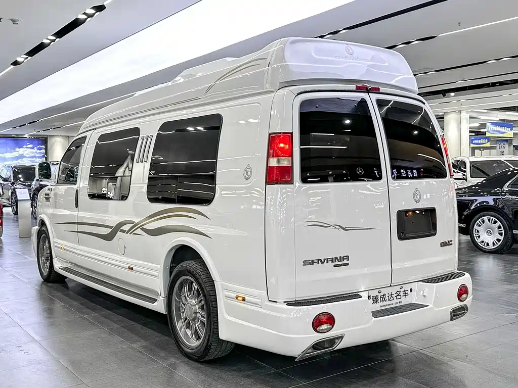 GMC Savana 2016 — фото 7