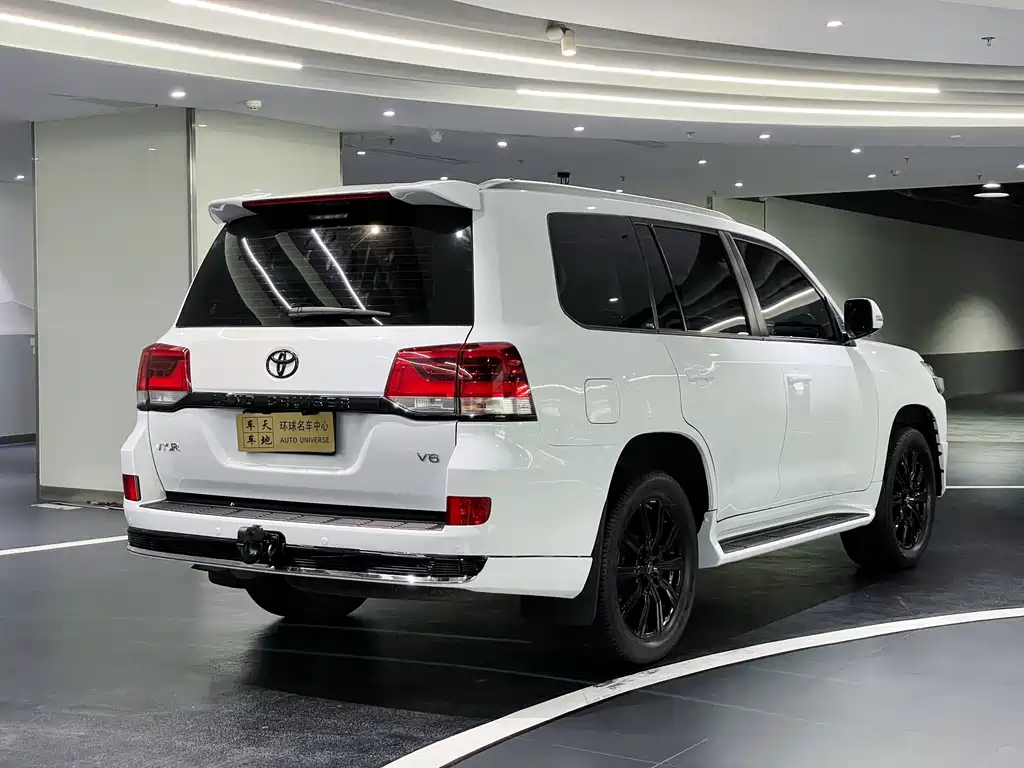 Toyota Land Cruiser 2019 — фото 16