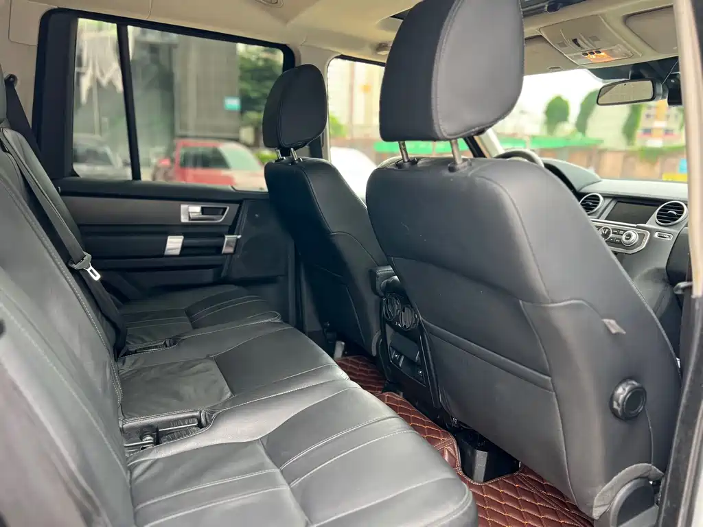 Land Rover Discovery 2015 — фото 8
