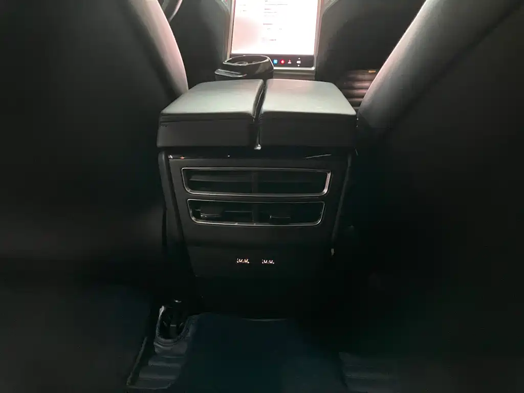 Tesla Model S 2017 — фото 16