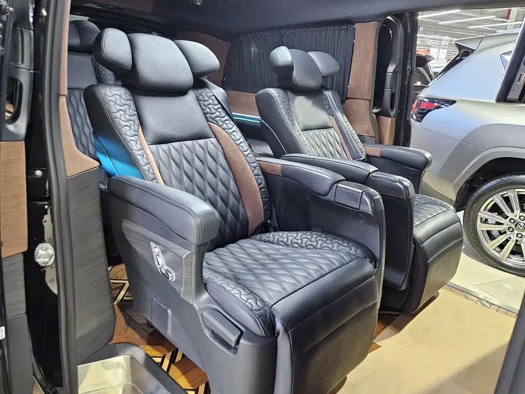 Mercedes-Benz V-Class 2018 — фото 21