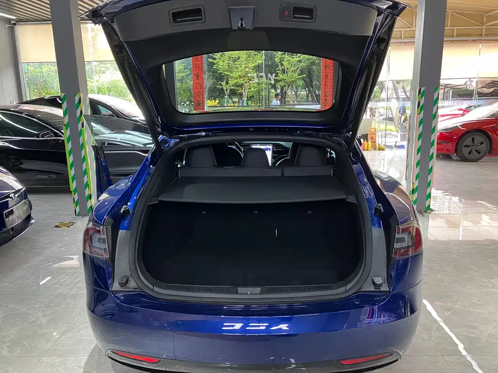 Tesla Model S 2017 — фото 17