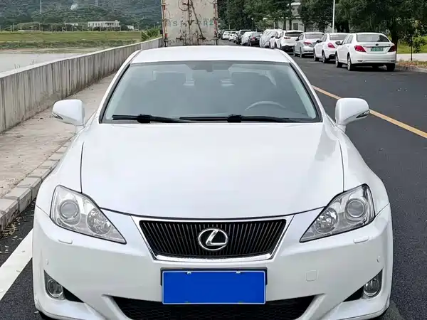 Lexus IS 2009