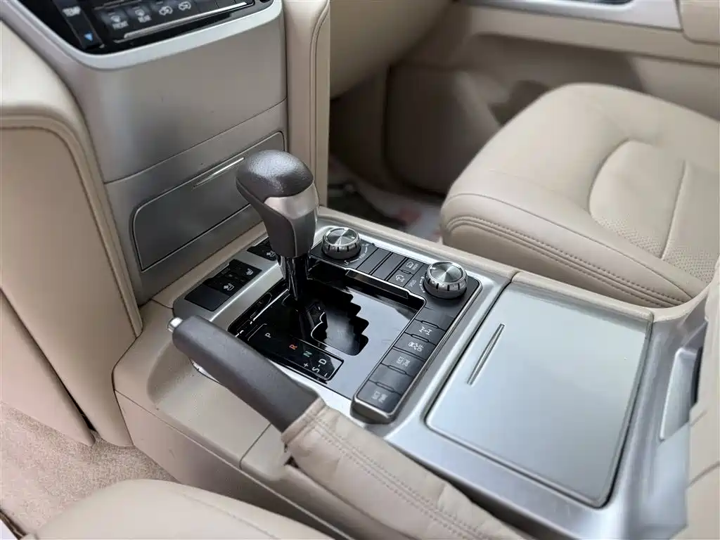 Toyota Land Cruiser 2019 — фото 12