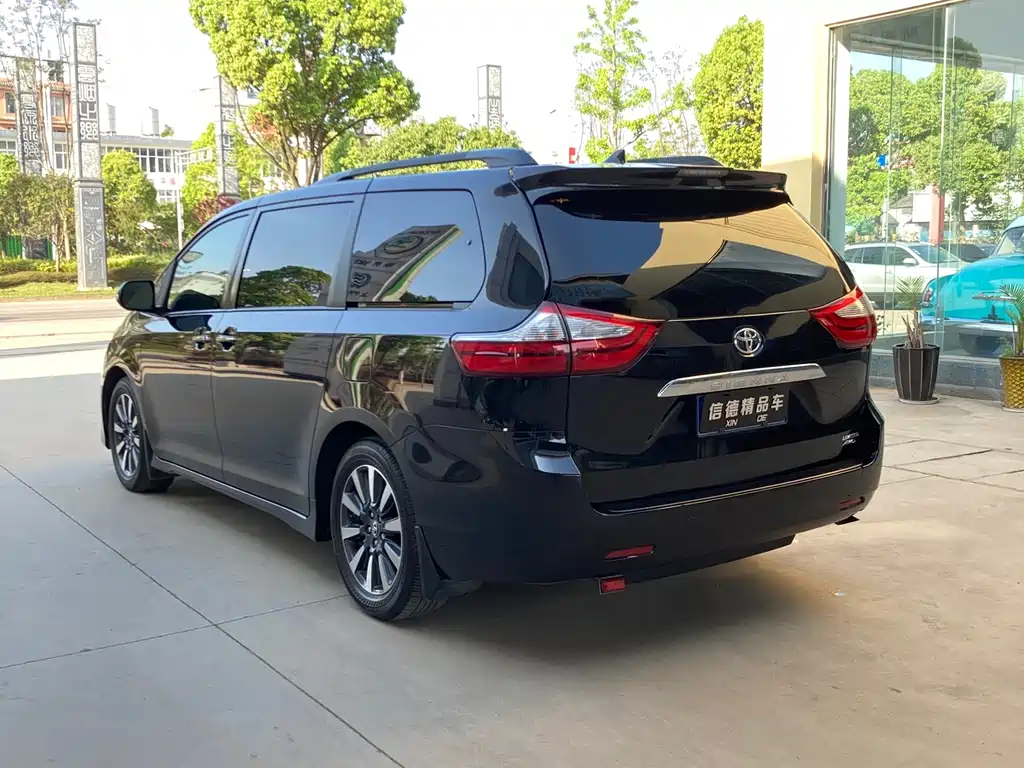 Toyota Sienna 2019 — фото 3