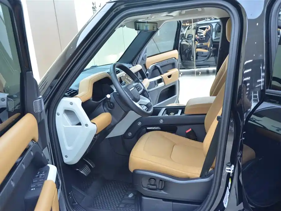 Land Rover Defender 2023