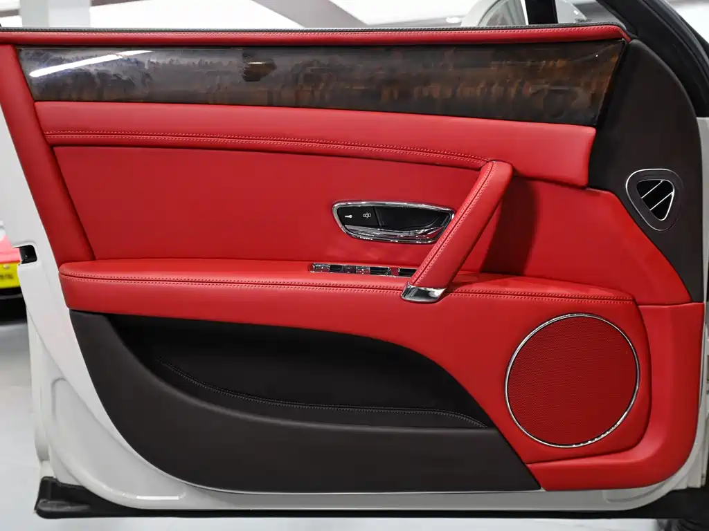 Bentley Flying Spur 2019 — фото 11