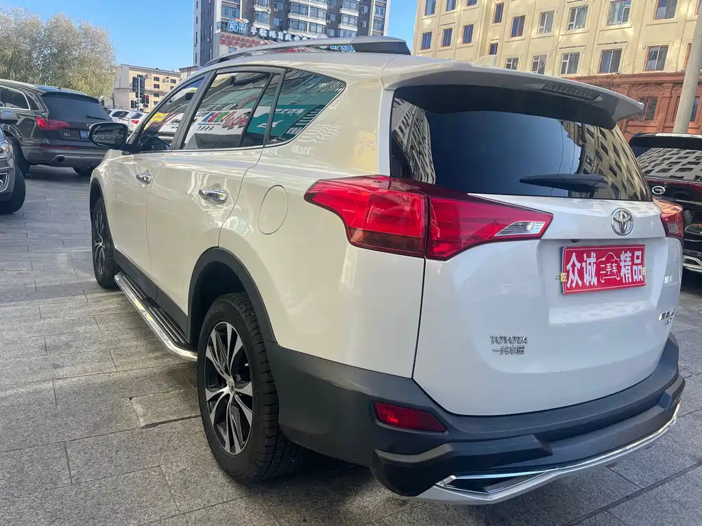 Toyota RAV4 2016 — фото 7