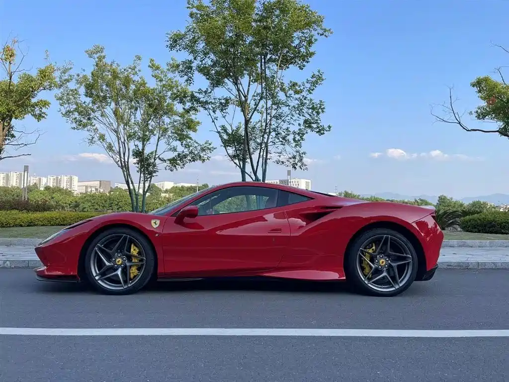 Ferrari F8 2022 — фото 2
