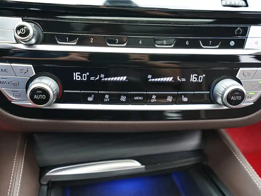 BMW 5 Series 2022 — фото 11