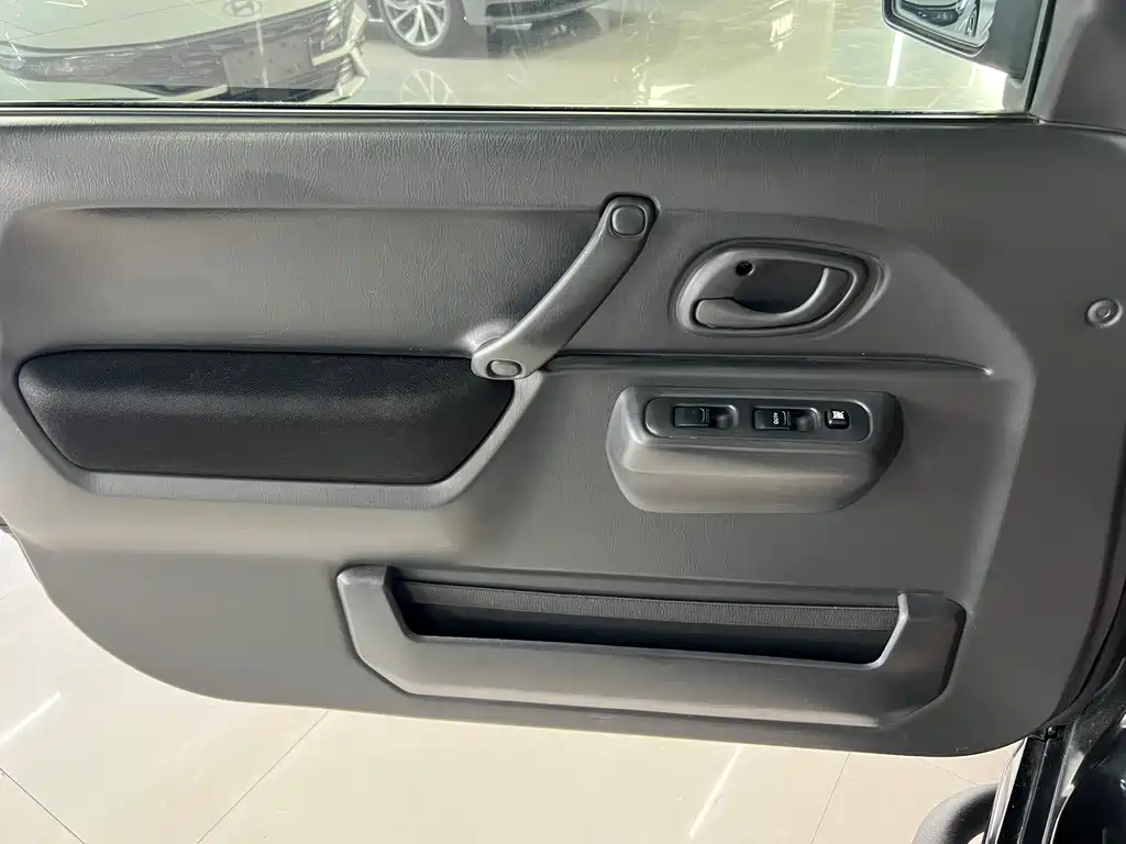 Suzuki Jimny 2015 — фото 18