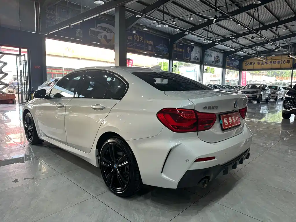 BMW 1 Series 2022 — фото 15