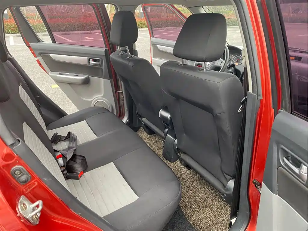 Suzuki Swift 2015 — фото 10