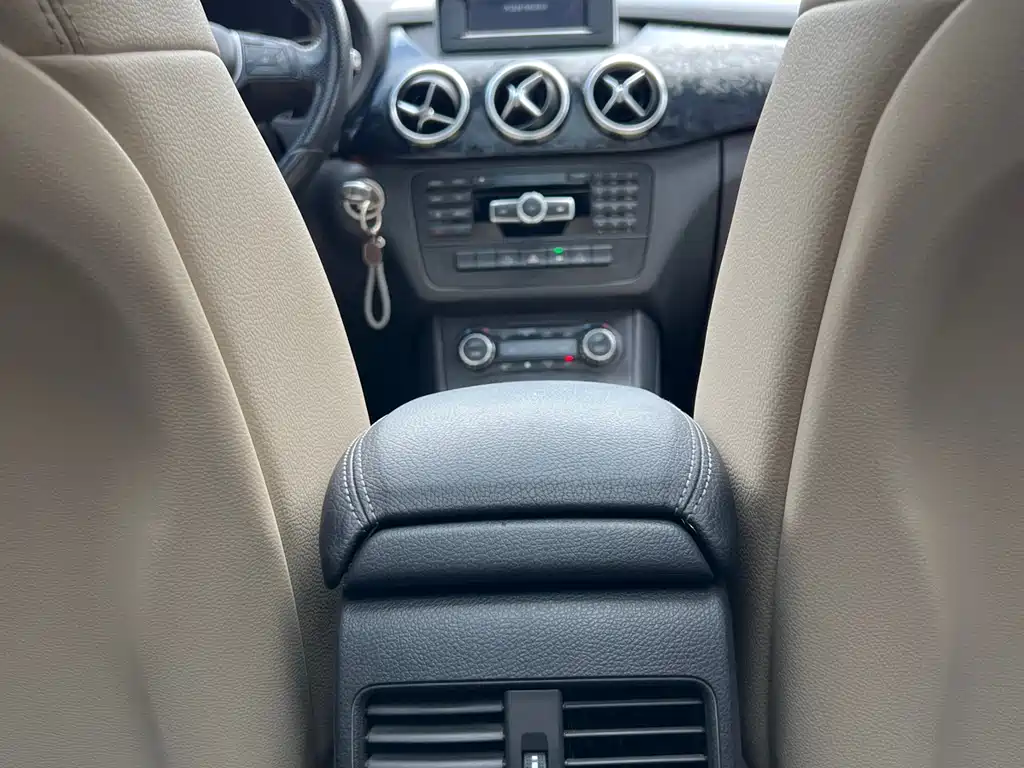 Mercedes-Benz B-Class 2012 — фото 16