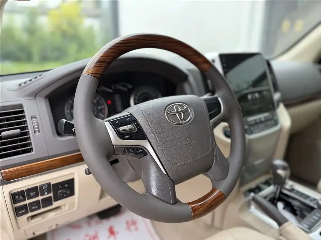 Toyota Land Cruiser 2019 — фото 10