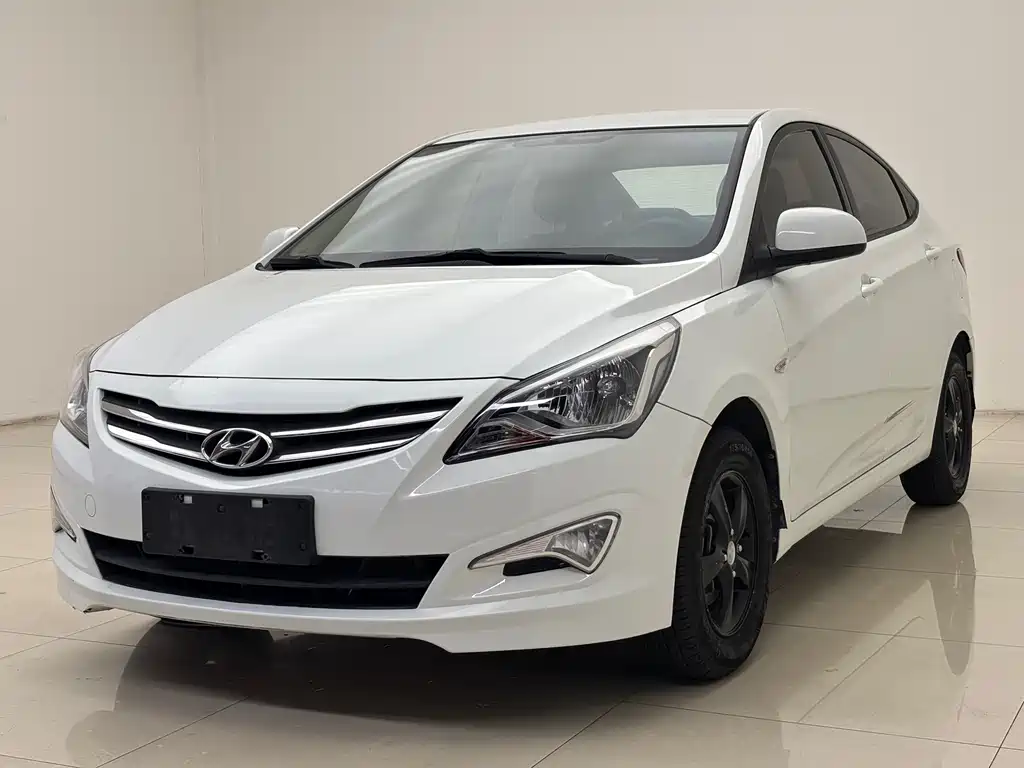 Hyundai Verna 2015 — фото 1