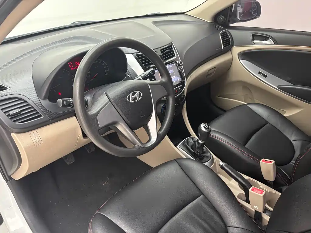 Hyundai Verna 2015 — фото 12
