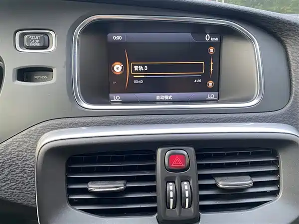 Volvo V40 2014