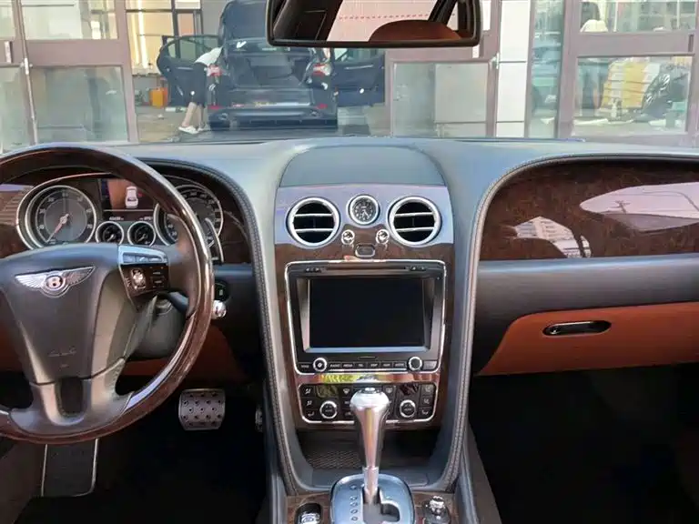 Bentley Flying Spur 2014 — фото 9