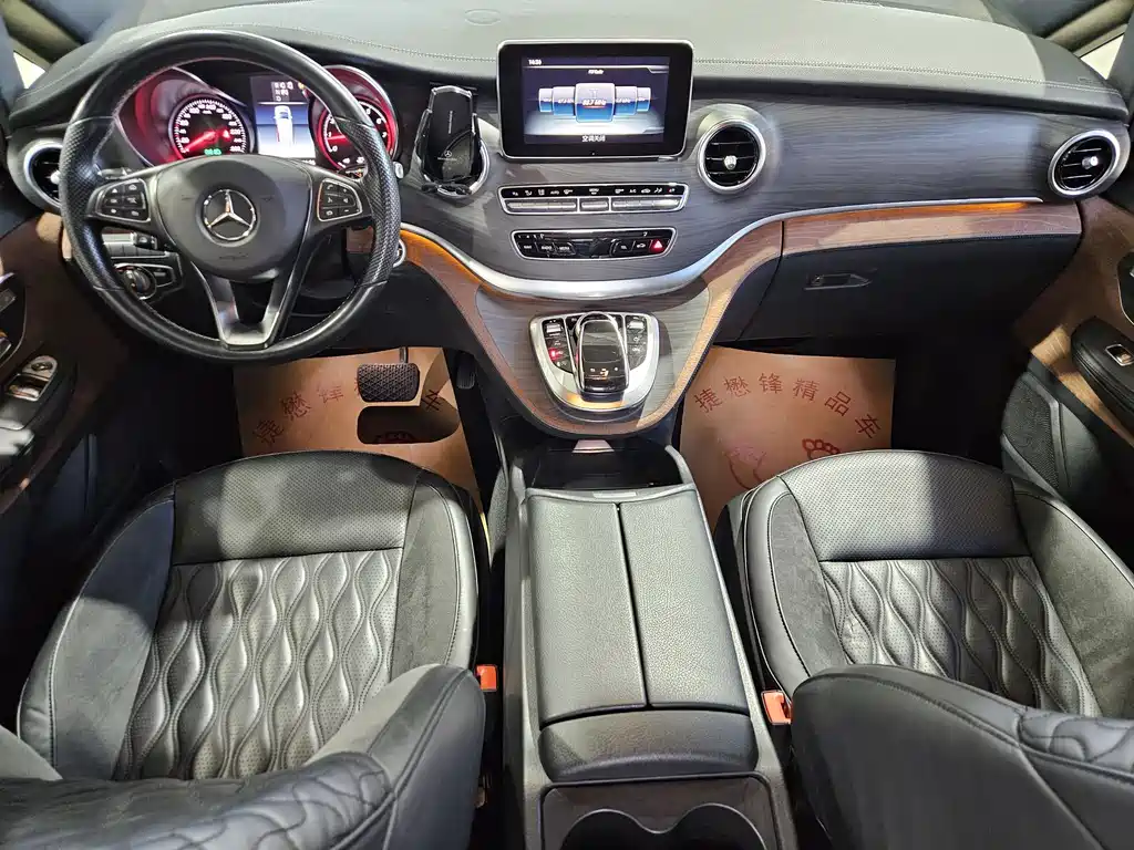 Mercedes-Benz V-Class 2018 — фото 11