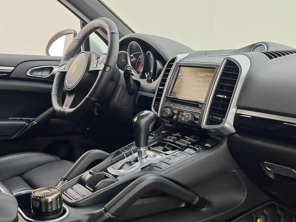 Porsche Cayenne 2015 — фото 11