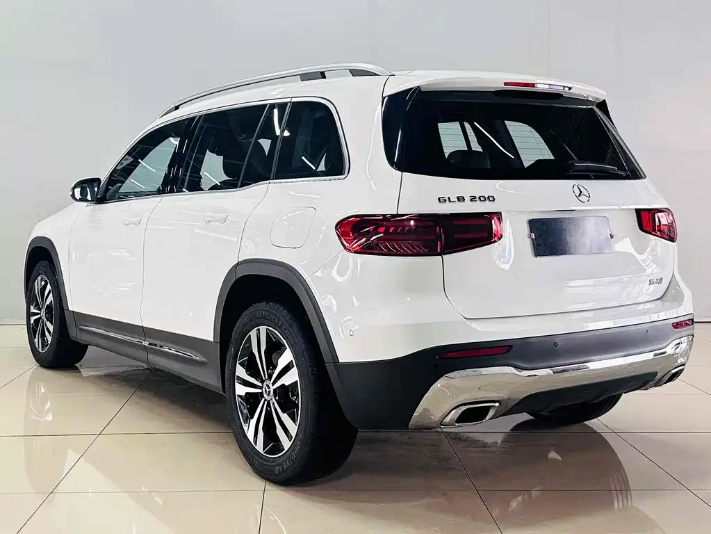 Mercedes-Benz GLB 2024 — фото 5