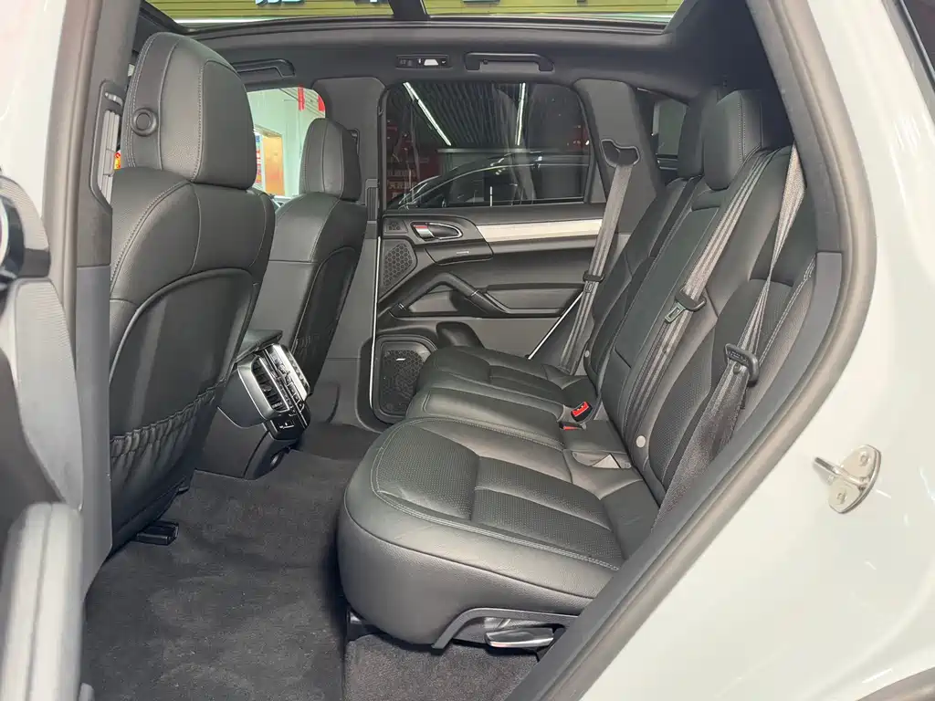 Porsche Cayenne 2015 — фото 19