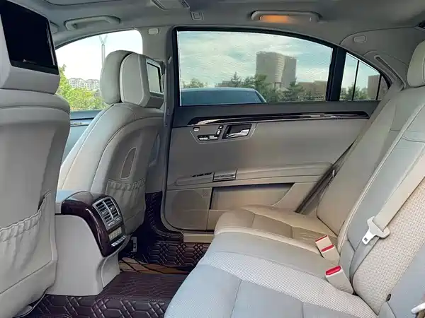 Mercedes-Benz S-Class 2010