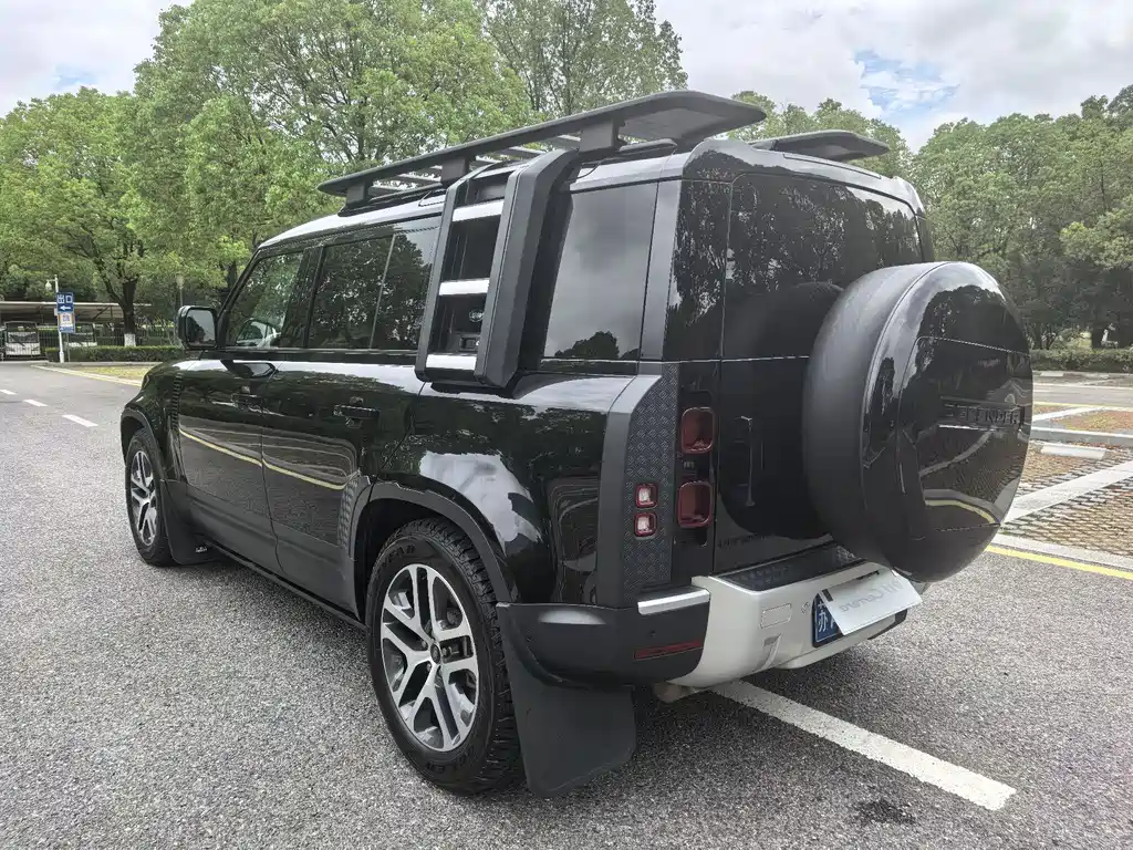 Land Rover Defender 2023 — фото 3