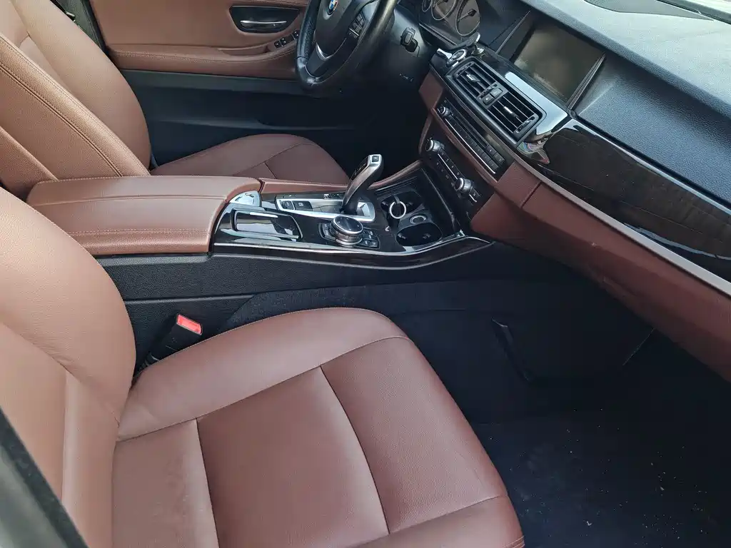 BMW 5 Series 2014 — фото 16