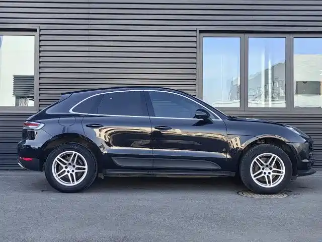 Porsche Macan 2021 — фото 16