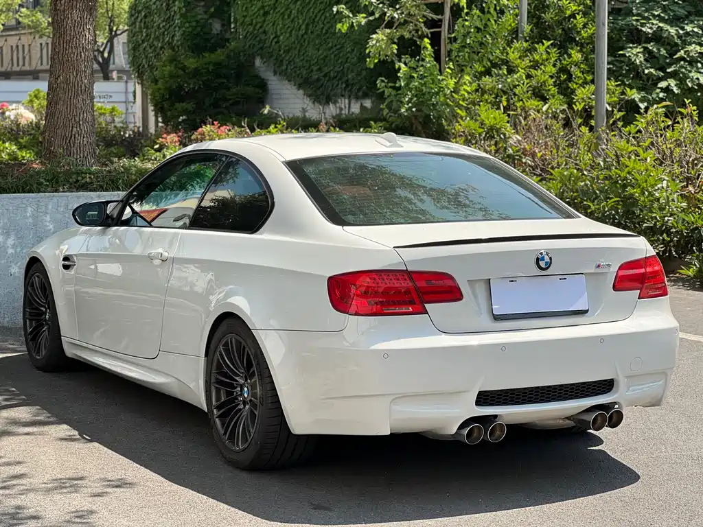 BMW M3 2010 — фото 4