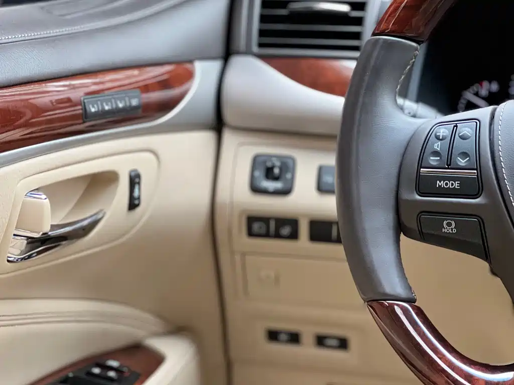 Lexus LS 2015 — фото 15