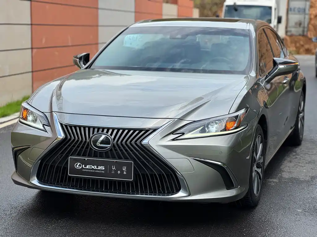 Lexus ES 2018 — фото 2