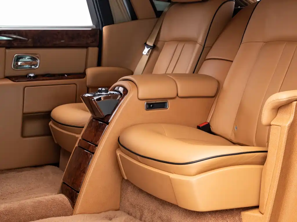 Rolls-Royce Phantom 2016 — фото 25