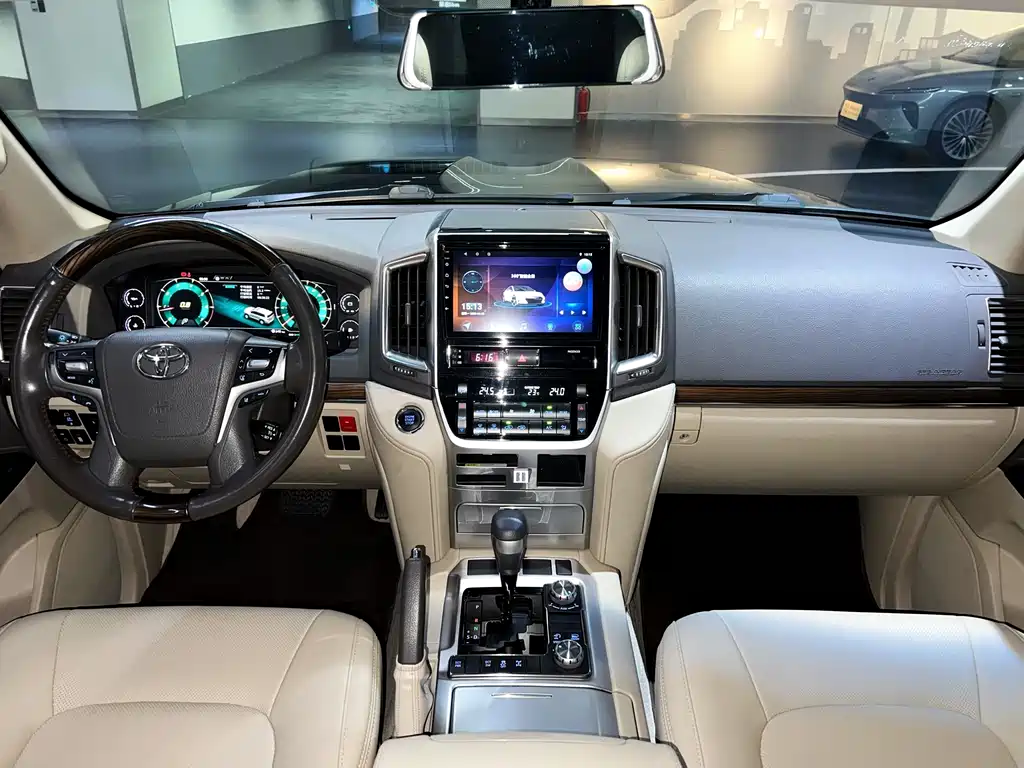 Toyota Land Cruiser 2019 — фото 11