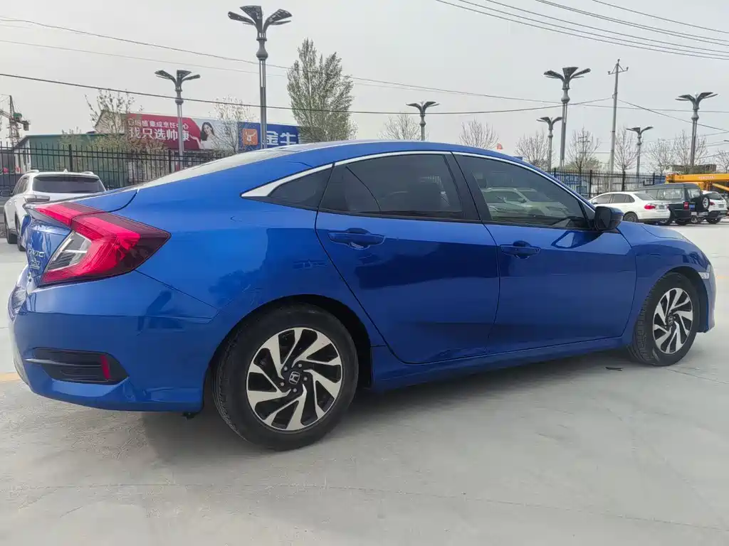 Honda Civic 2018 — фото 9