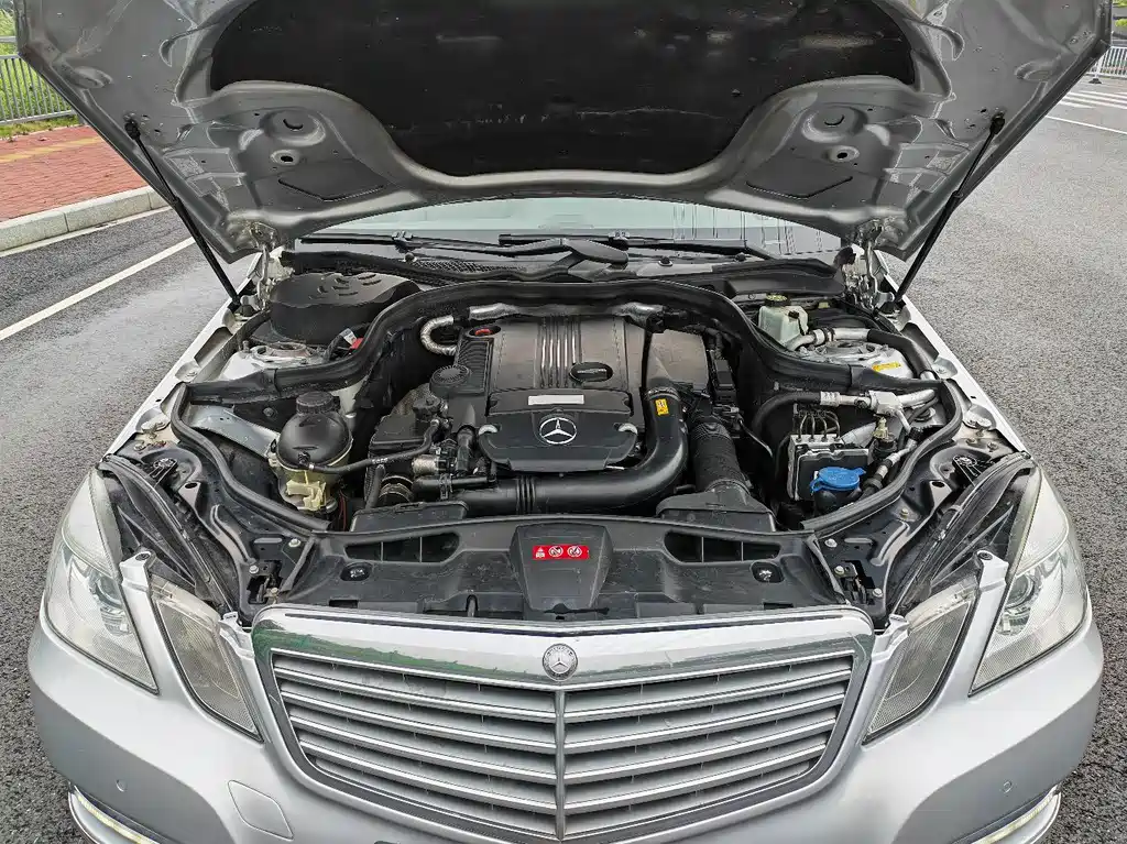 Mercedes-Benz E-Class 2013 — фото 16