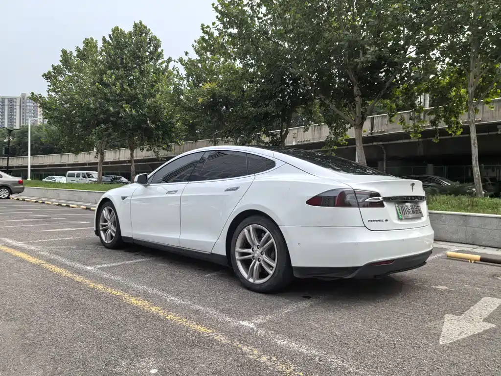 Tesla Model S 2015 — фото 4