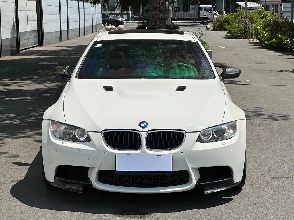 BMW M3 2010 — фото 2