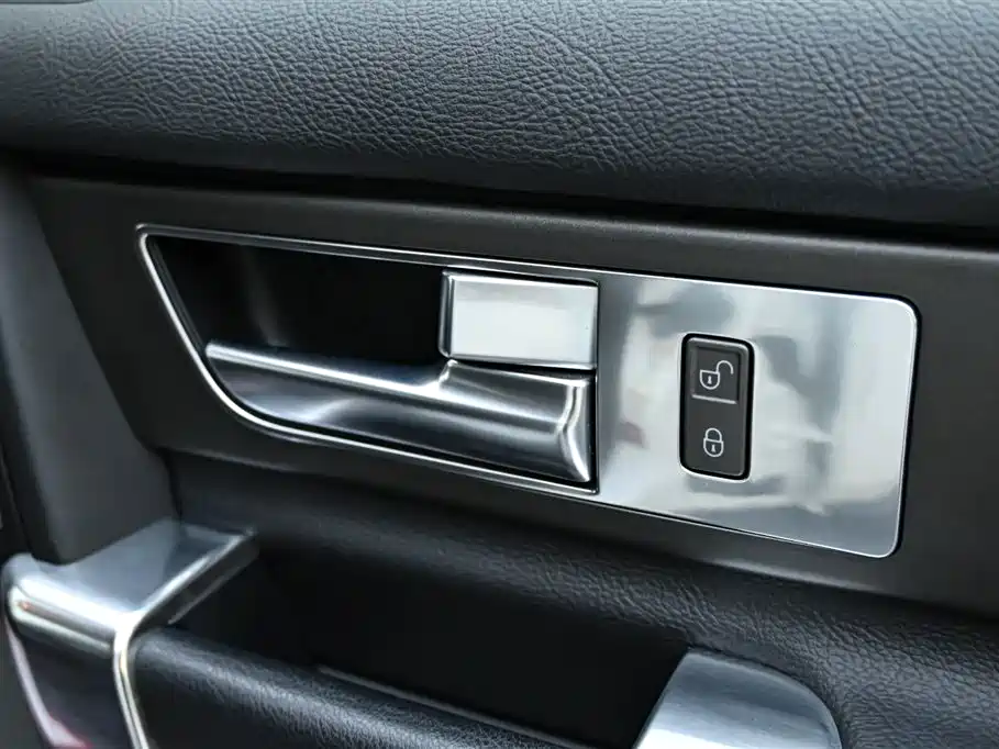 Land Rover Discovery 2016 — фото 20