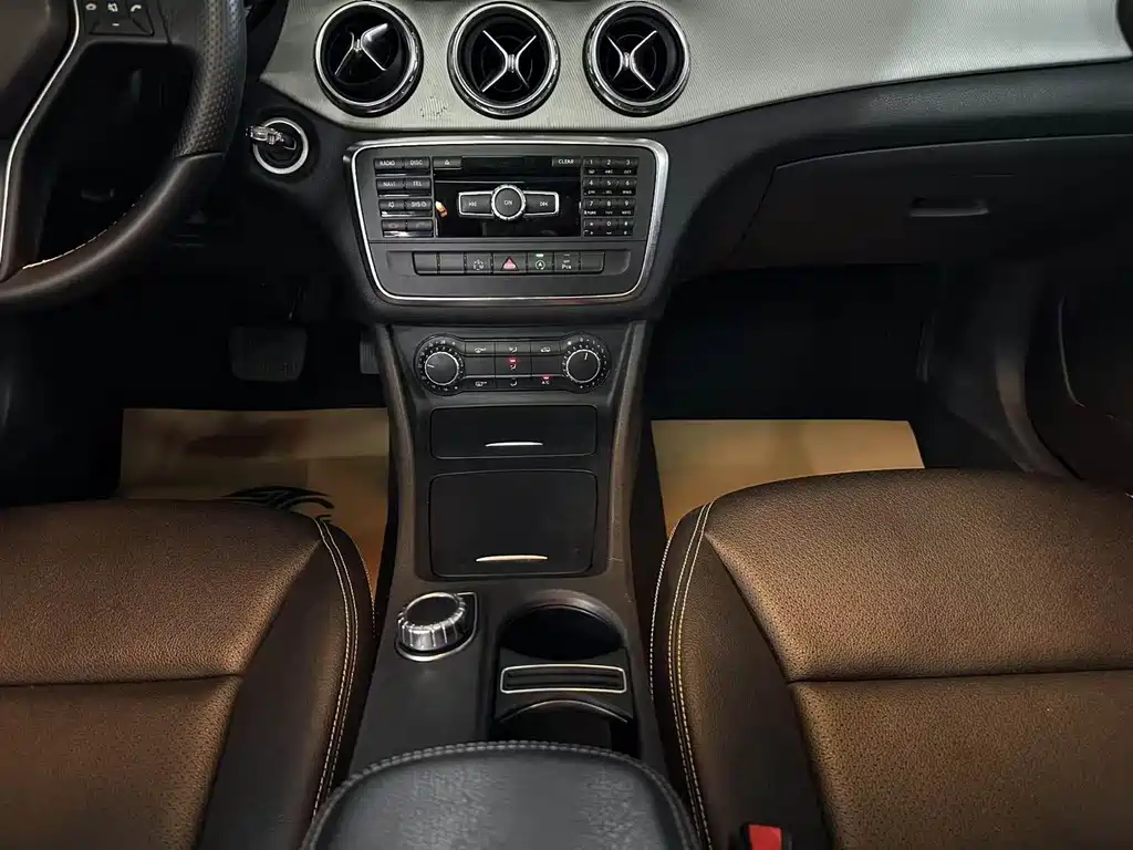 Mercedes-Benz GLA 2015 — фото 12