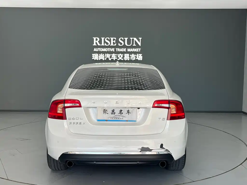 Volvo S60 2019 — фото 15
